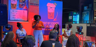 Diretora do ISC/UFBA participa do Pint of Science 2026 e debate como desenvolver ciência nos territórios e representatividade
